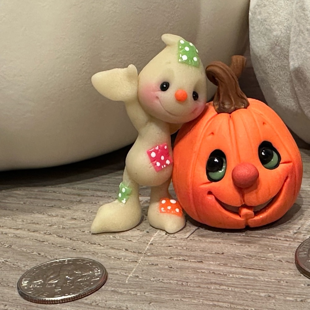 Glow-in-the-Dark Ghost with Pumpkin Friend - Picture 3 of 3